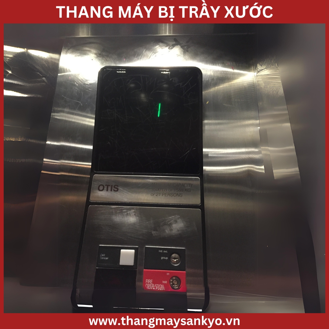 Thang máy bị trầy xước