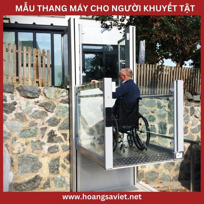 Screw elevator model with raised floor
