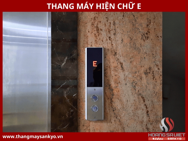Hình ảnh thang máy báo lỗi E