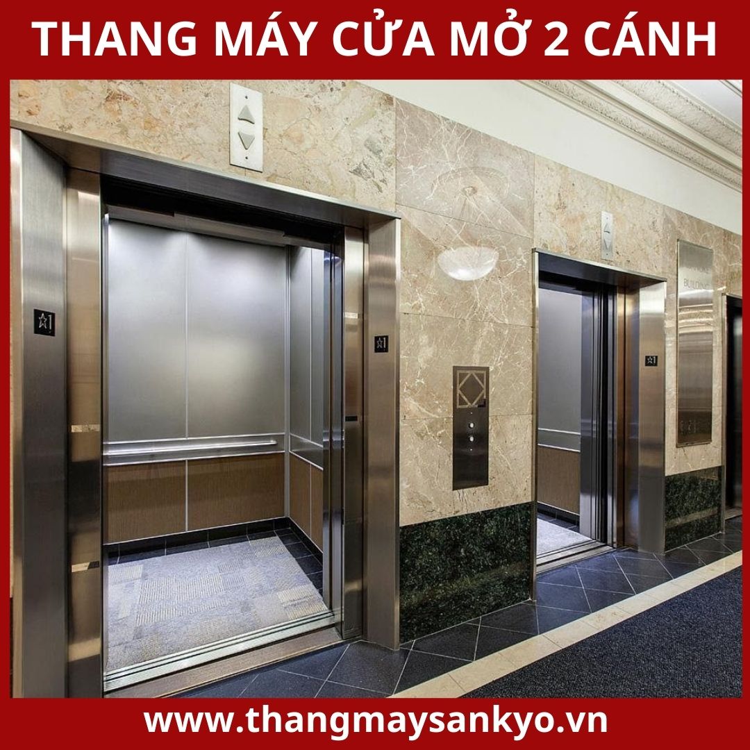 Elevator sliding door from the center
